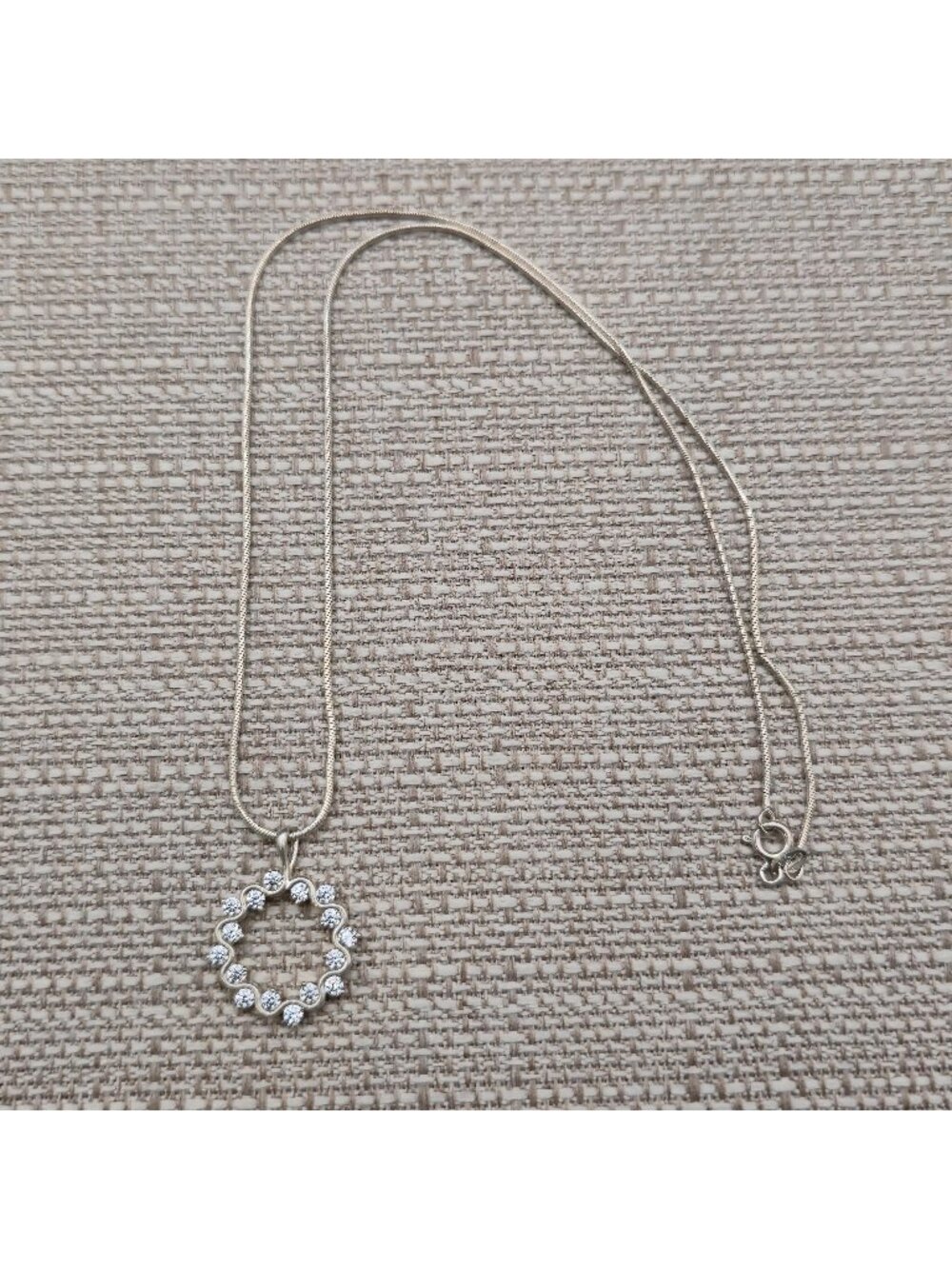 18 Inch Sterling Silver Cubic Zirconia Halo Wreath Pendant Necklace A7831